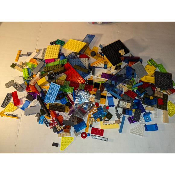 Huge Lot Vintage Legos 9#+ Mini Figures Weapons Accessories Must See - Picture 5 of 15